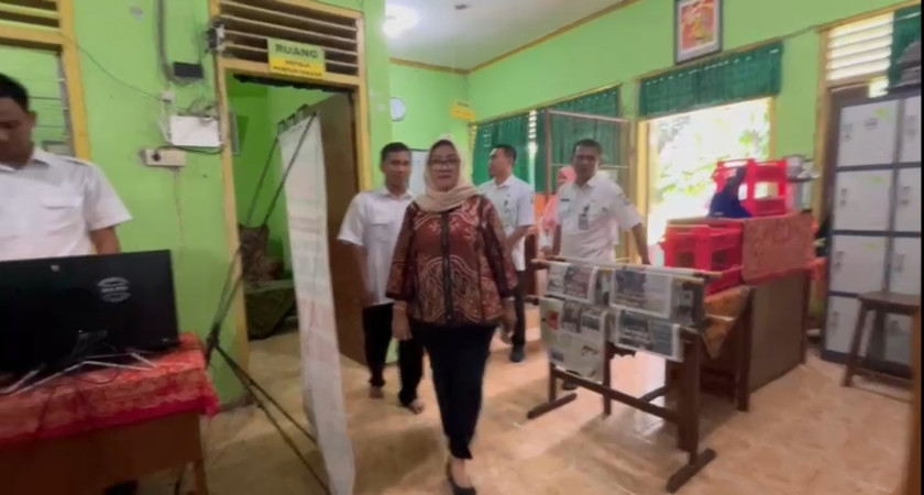 Kunjungan Kepala Cabang DInas Wilayah Kabupaten Jombang ke Perpustakaan Ki Hadjar Dewantara - SMAN Ngoro Jombang